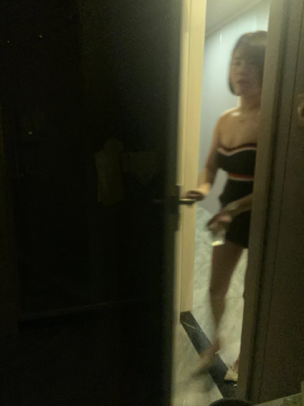 三灶镇伟民广场右边，渔塘村，晚